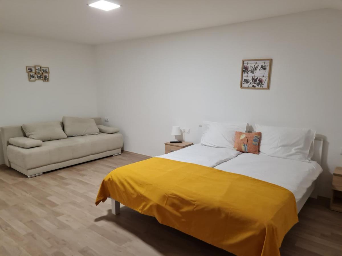 Krnjak Restoran I Sobe Savic Bed & Breakfast エクステリア 写真