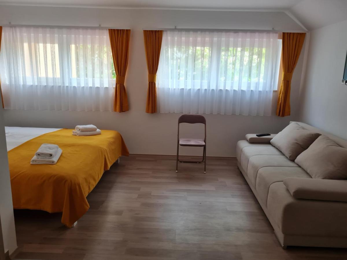Krnjak Restoran I Sobe Savic Bed & Breakfast エクステリア 写真