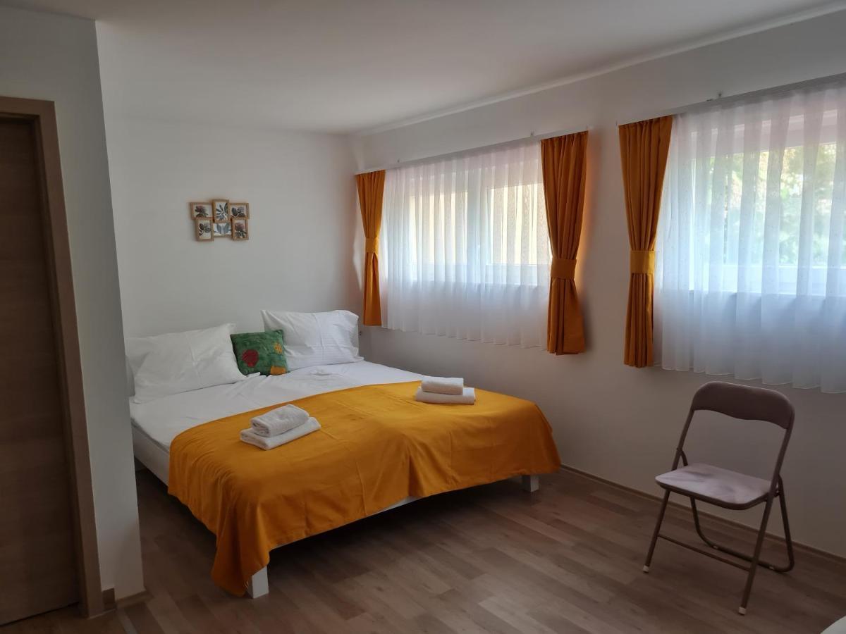 Krnjak Restoran I Sobe Savic Bed & Breakfast エクステリア 写真
