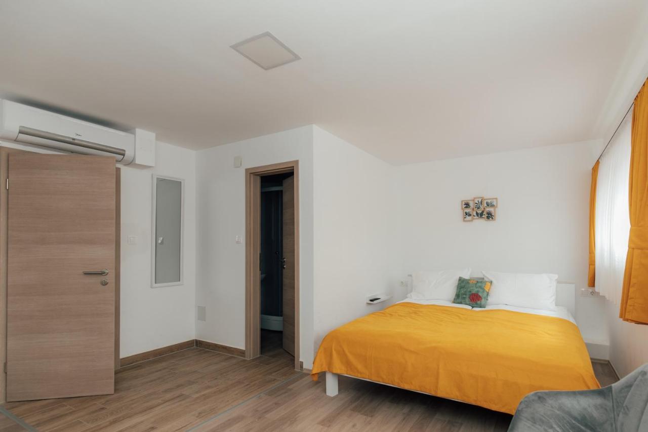 Krnjak Restoran I Sobe Savic Bed & Breakfast エクステリア 写真