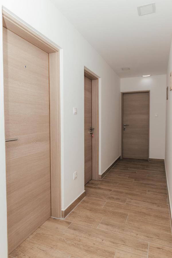 Krnjak Restoran I Sobe Savic Bed & Breakfast エクステリア 写真