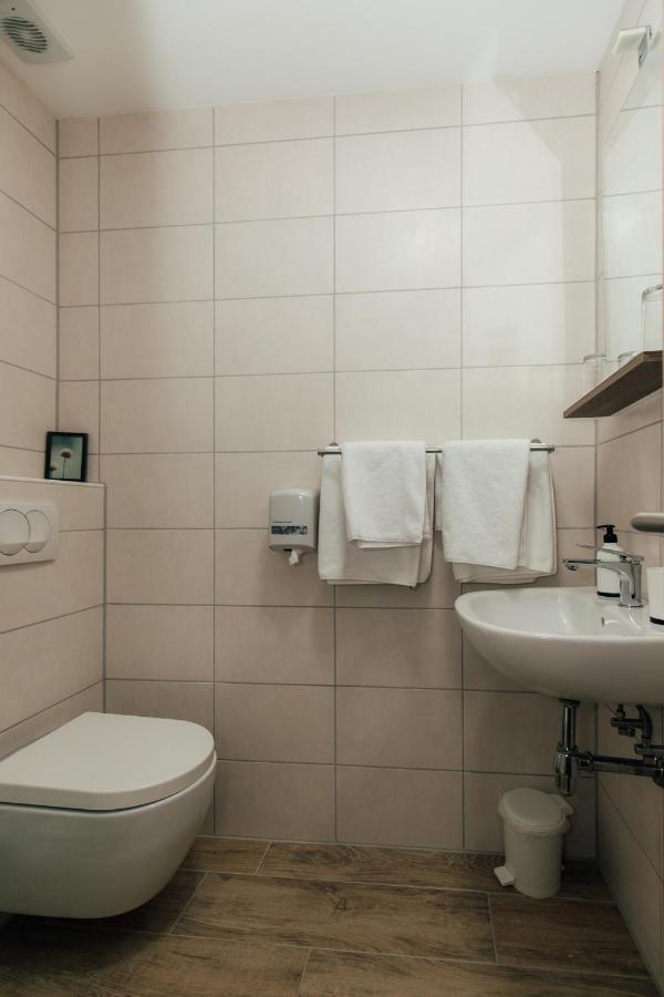 Krnjak Restoran I Sobe Savic Bed & Breakfast エクステリア 写真