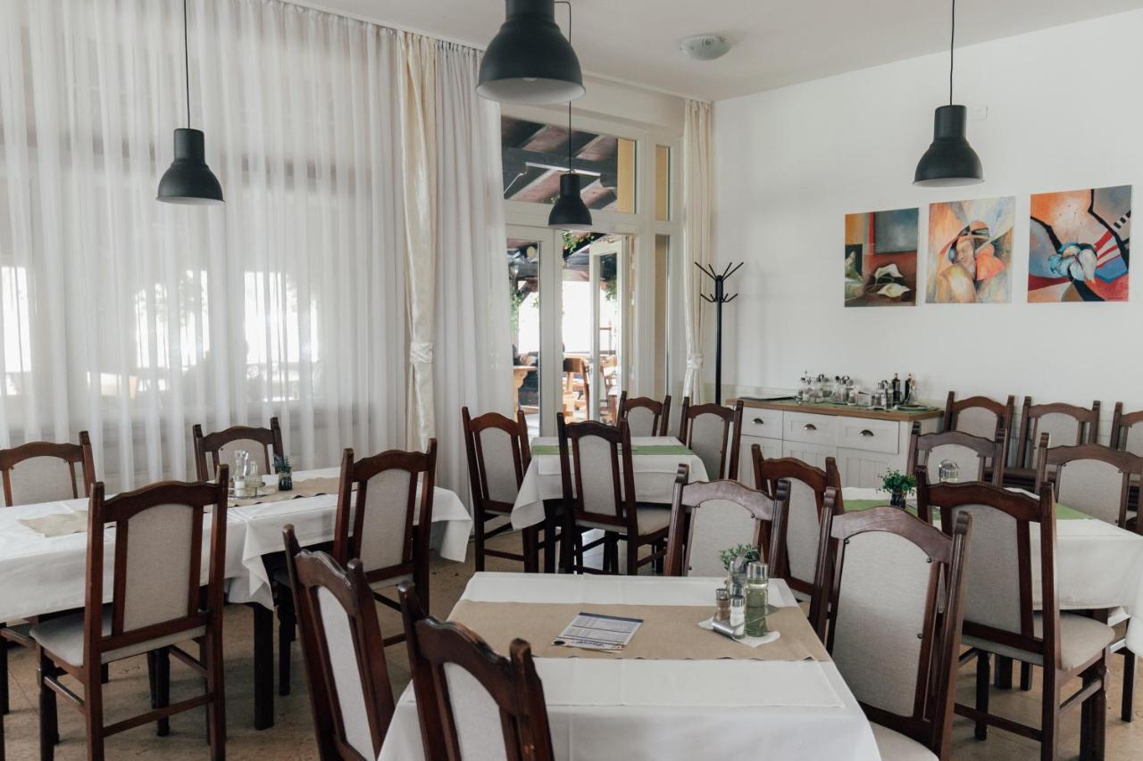 Krnjak Restoran I Sobe Savic Bed & Breakfast エクステリア 写真