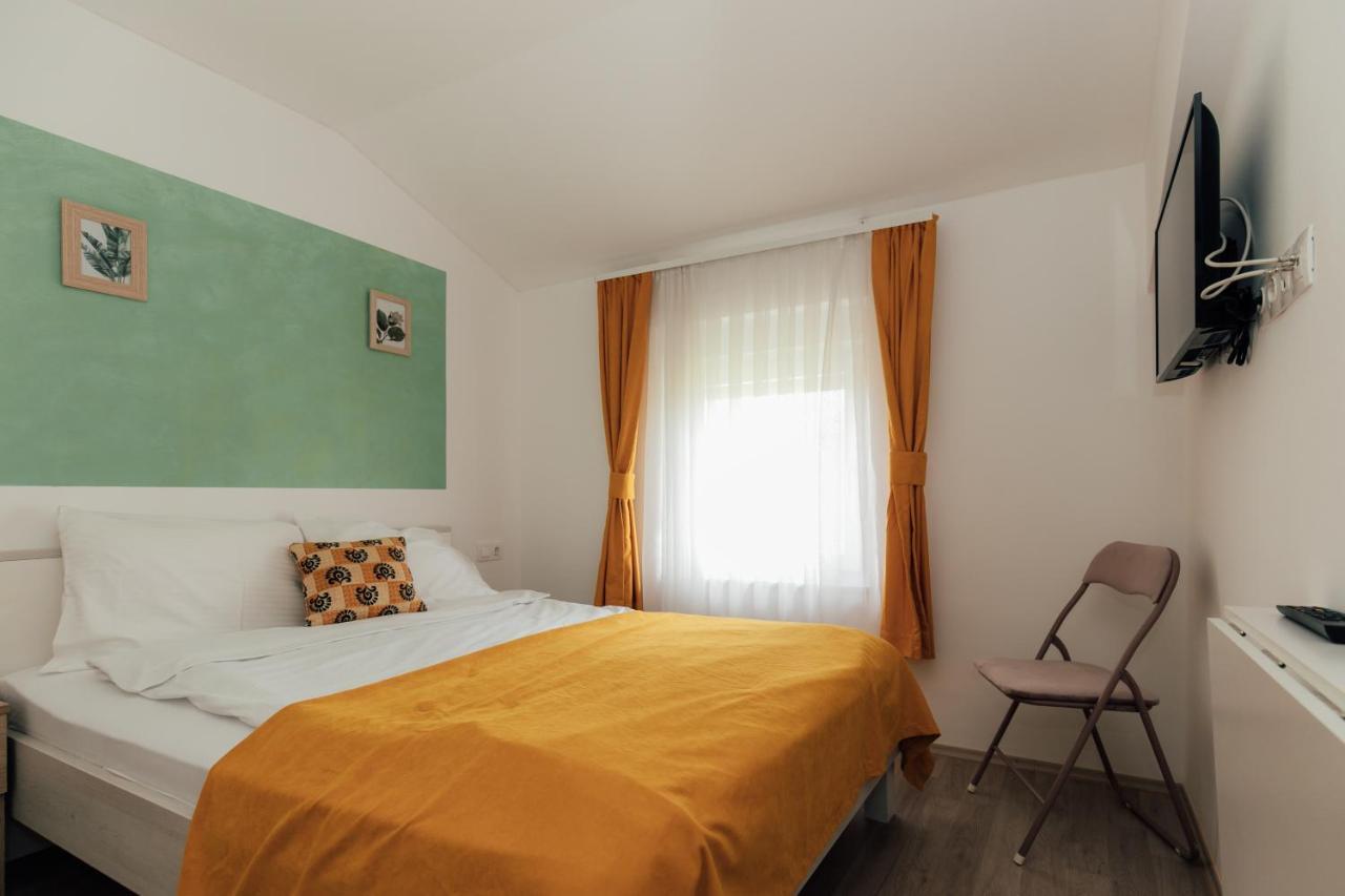 Krnjak Restoran I Sobe Savic Bed & Breakfast エクステリア 写真