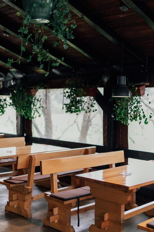 Krnjak Restoran I Sobe Savic Bed & Breakfast エクステリア 写真