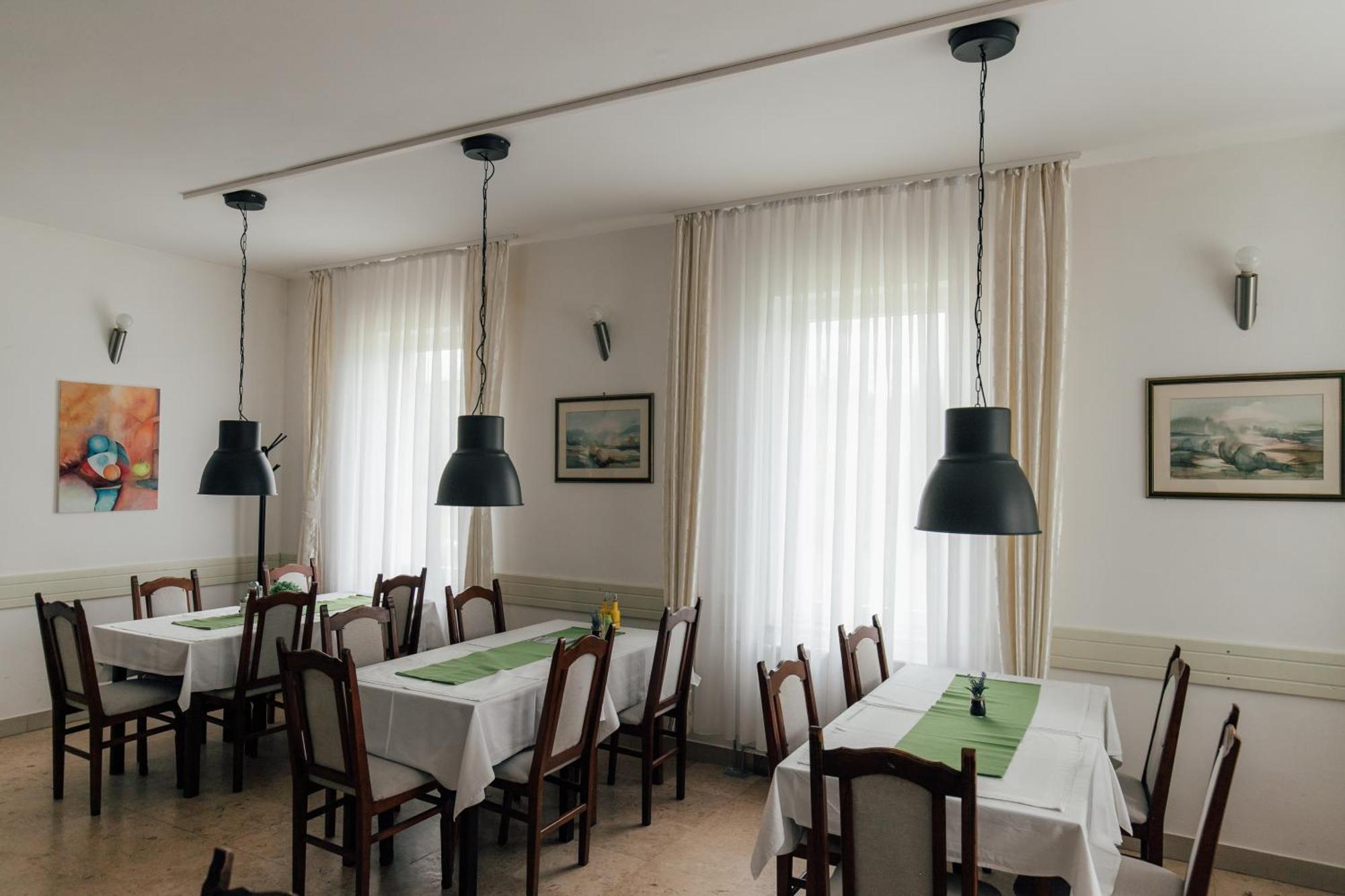 Krnjak Restoran I Sobe Savic Bed & Breakfast エクステリア 写真